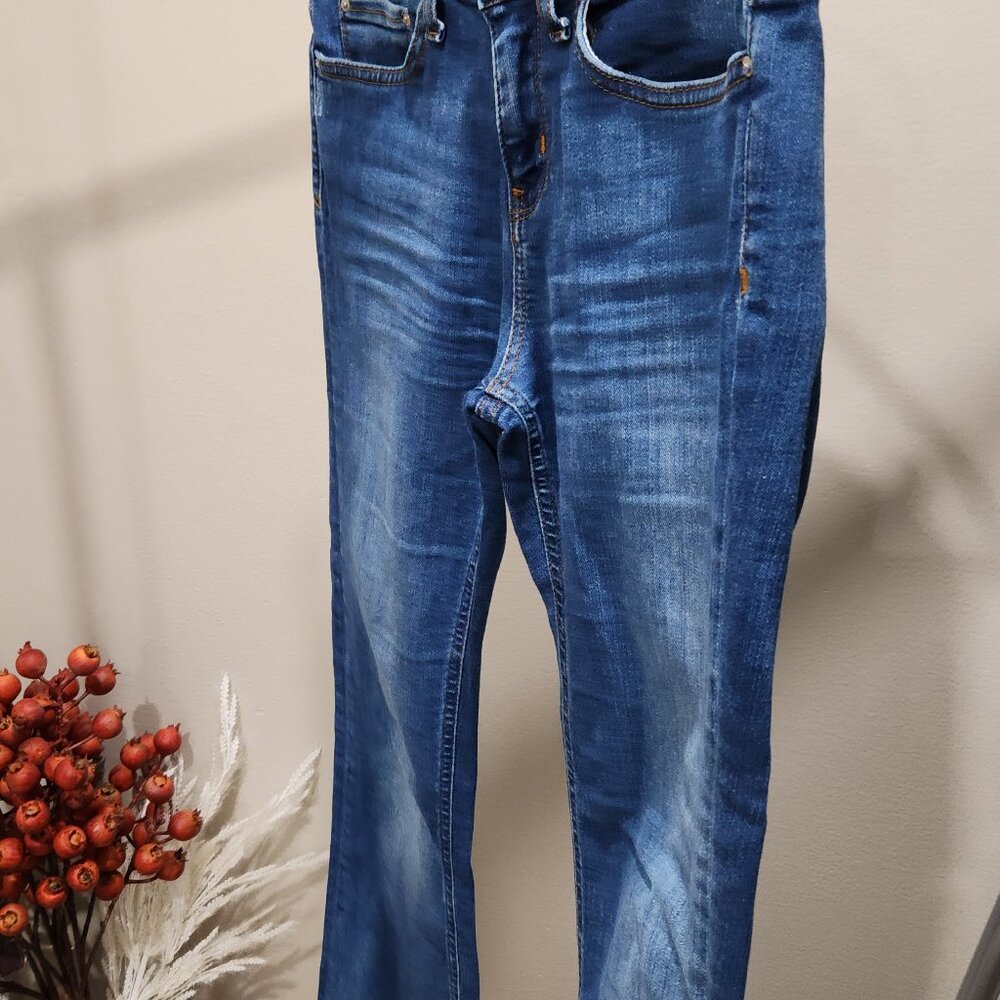 Tahari woman cropped jeans
